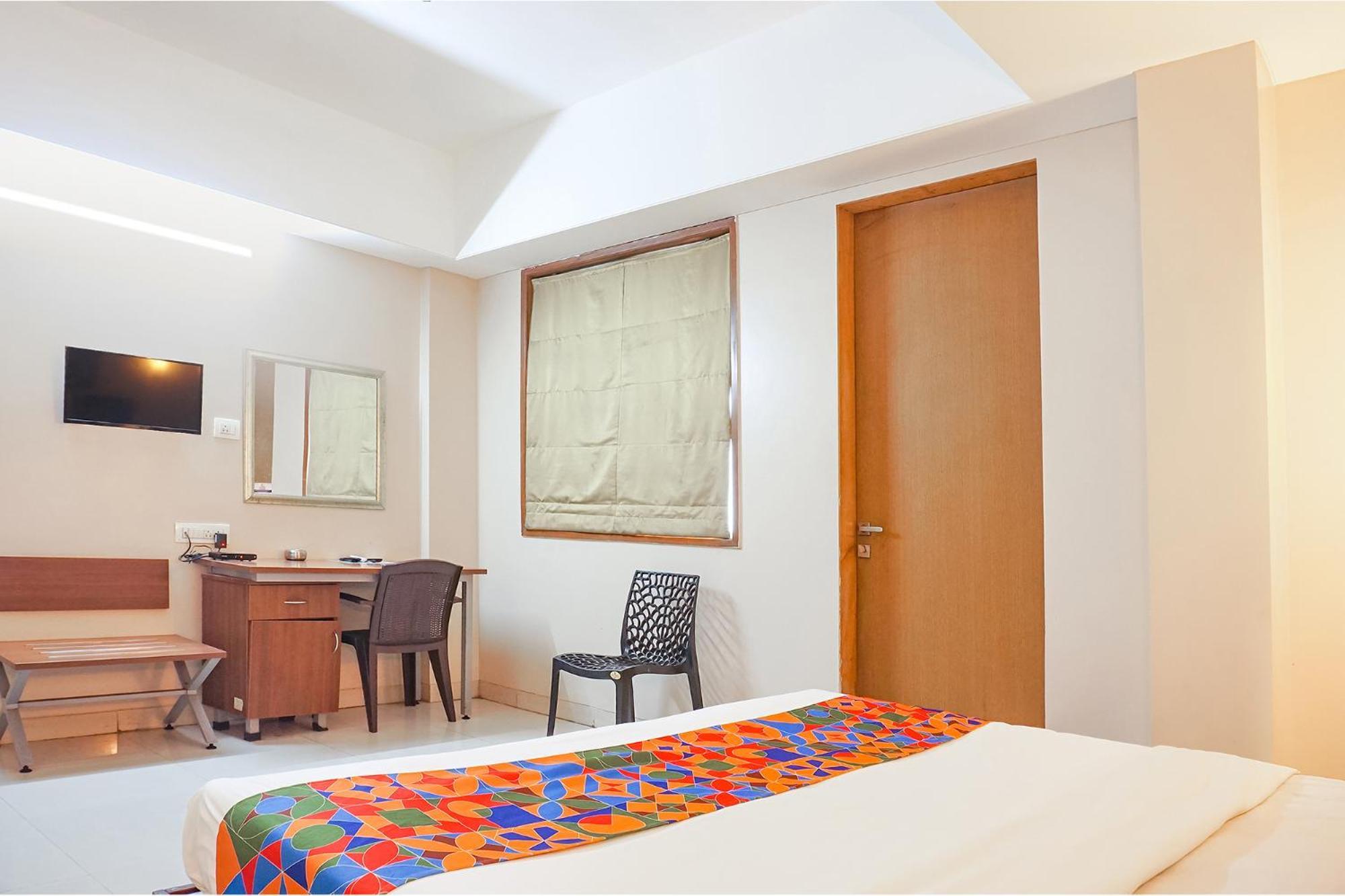 Fabhotel Classic Executive Phursungi Luaran gambar